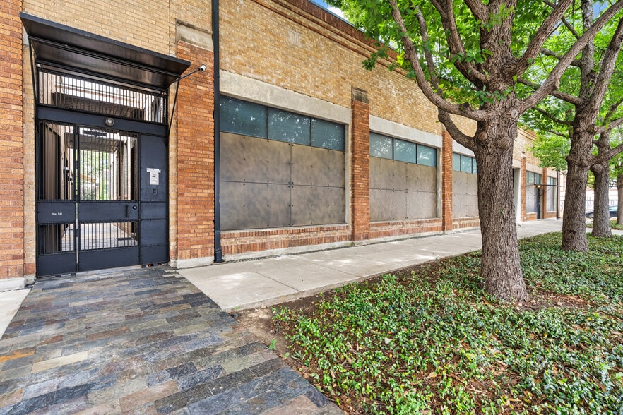 311-321 Sixth St, San Antonio, TX for lease - Building Photo - Image 2 of 16