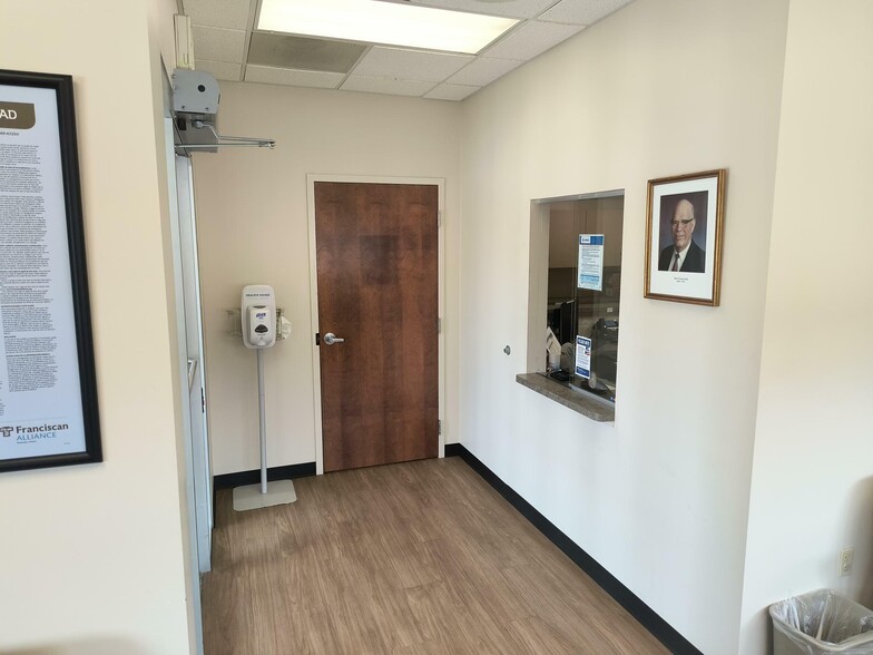 5529 Hohman Ave, Hammond, IN for sale - Interior Photo - Image 2 of 10