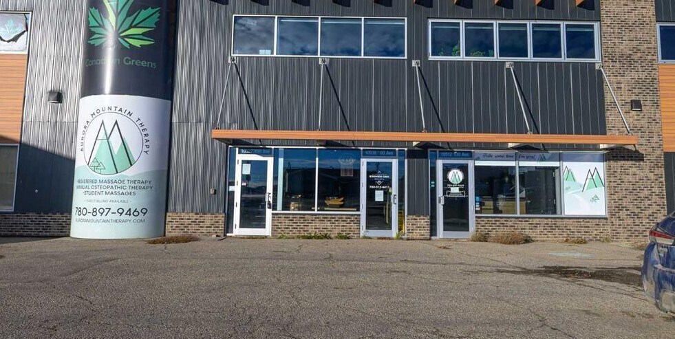 10512 100 Av, Grande Prairie, AB à vendre - Photo du bâtiment - Image 2 de 6