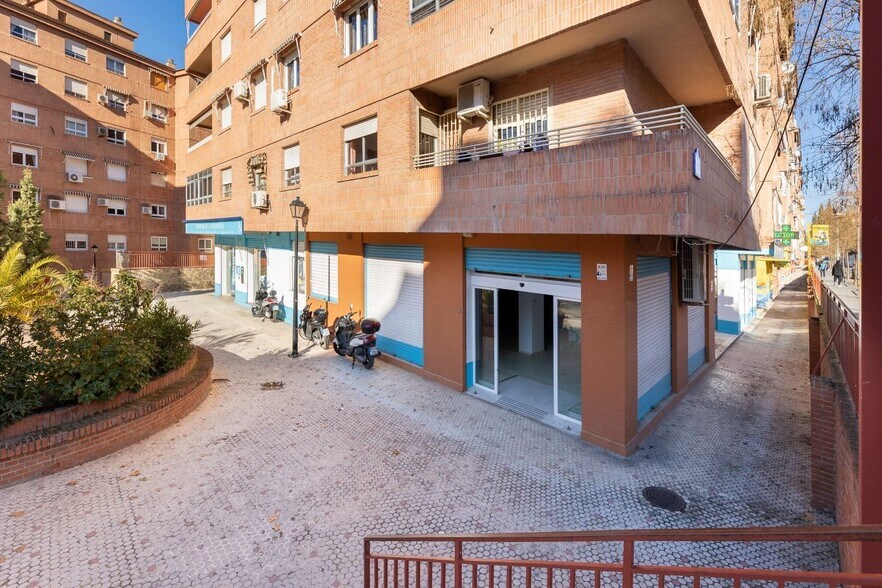 Retail in Granada, Granada for lease - Building Photo - Image 2 of 25