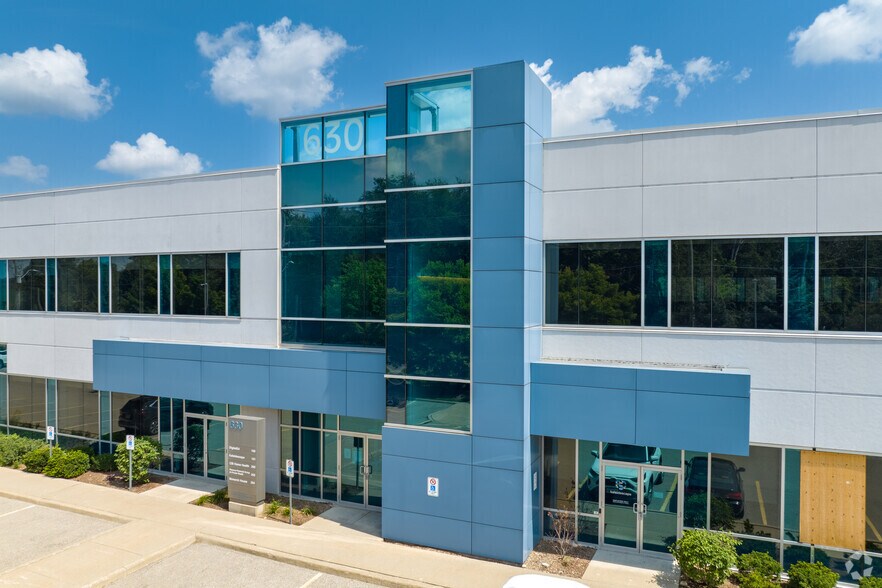 630 Weber St N, Waterloo, ON à louer - Photo du bâtiment - Image 3 de 4