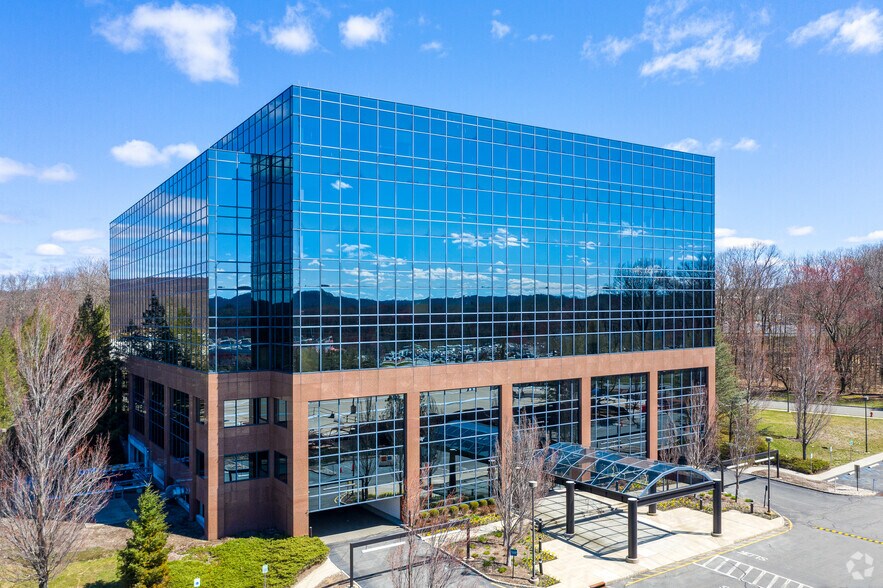 100 Enterprise Dr, Rockaway, NJ à louer - Photo du bâtiment - Image 3 de 16