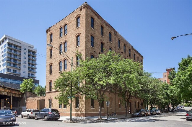 Plus de détails pour 700 N Green St, Chicago, IL - Bureau, Bureau/Commerce de détail à louer