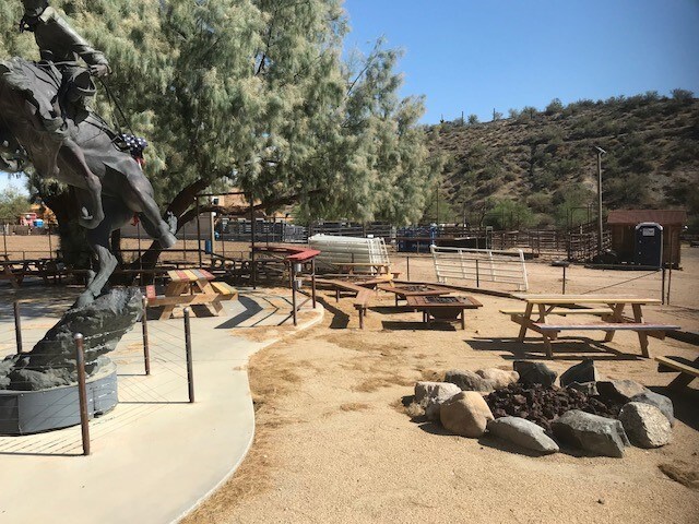 6705 E Cave Creek Rd, Cave Creek, AZ à vendre - Photo du bâtiment - Image 2 de 7