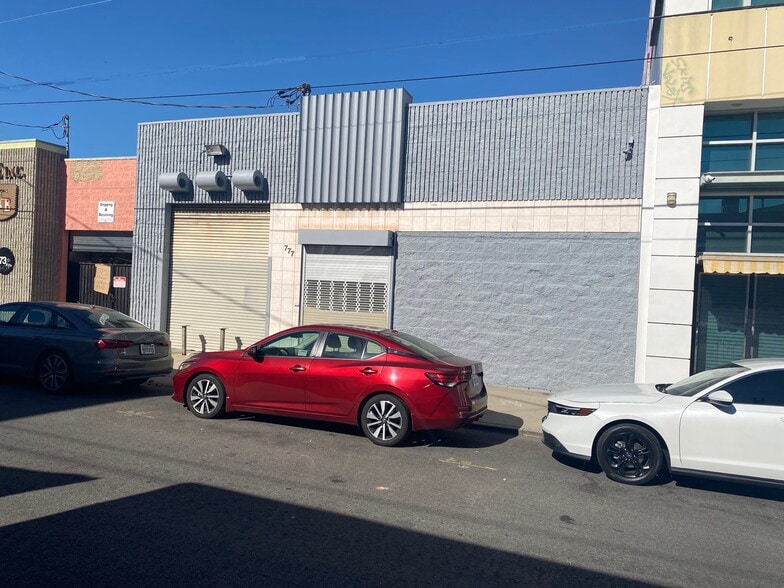 777 E 14th Pl, Los Angeles, CA for sale - Building Photo - Image 2 of 4