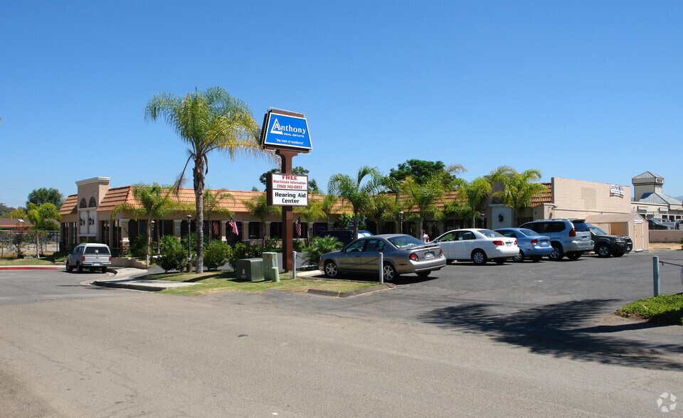 430 N Cedar St, Escondido, CA à louer - Photo du bâtiment - Image 2 de 11