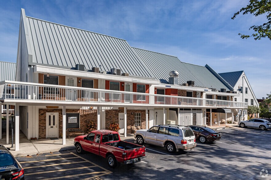 5047-5069 Tamiami Trl E, Naples, FL à louer - Photo du bâtiment - Image 2 de 17