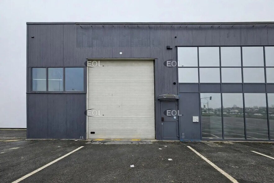 Flex dans Vitry-sur-Seine à louer - Photo du bâtiment - Image 2 de 12