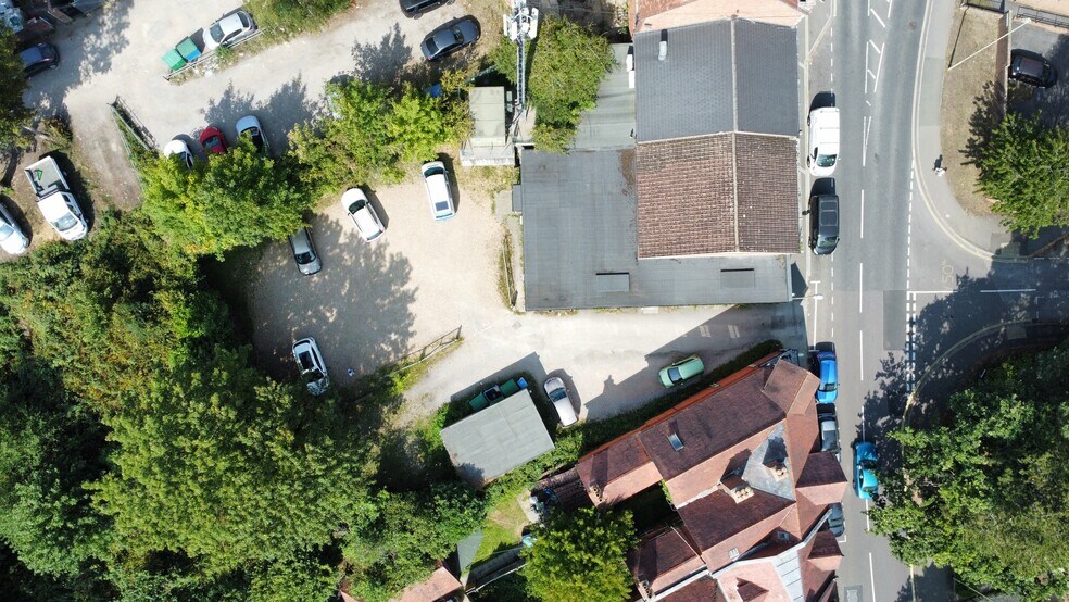 10 Chalet Hl, Bordon à vendre - Photo du bâtiment - Image 3 de 3