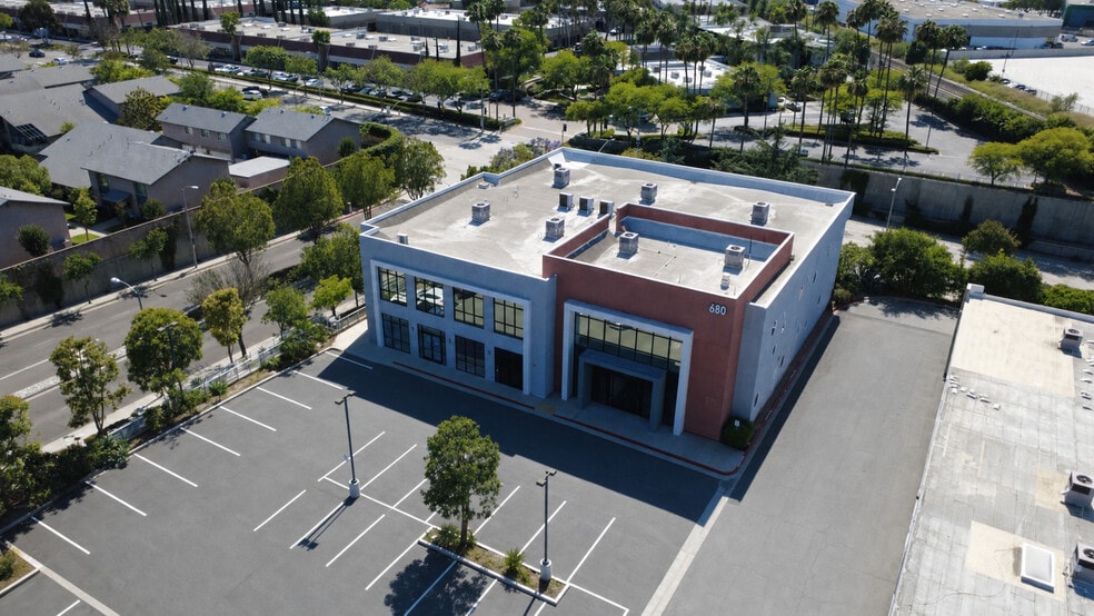 680 Brea Canyon Rd, Diamond Bar, CA à vendre - Photo du bâtiment - Image 2 de 13