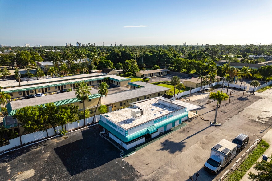 3535 Cleveland Ave, Fort Myers, FL for lease - Building Photo - Image 3 of 11