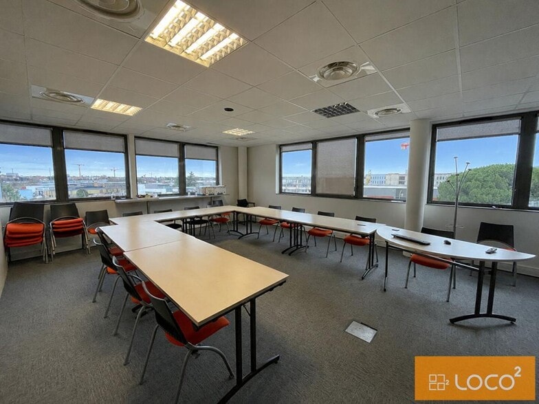 12 Rue Louis Renault, Balma for lease - Interior Photo - Image 2 of 3