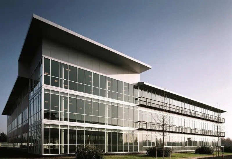 Office in Voisins-le-Bretonneux for lease - Building Photo - Image 2 of 6