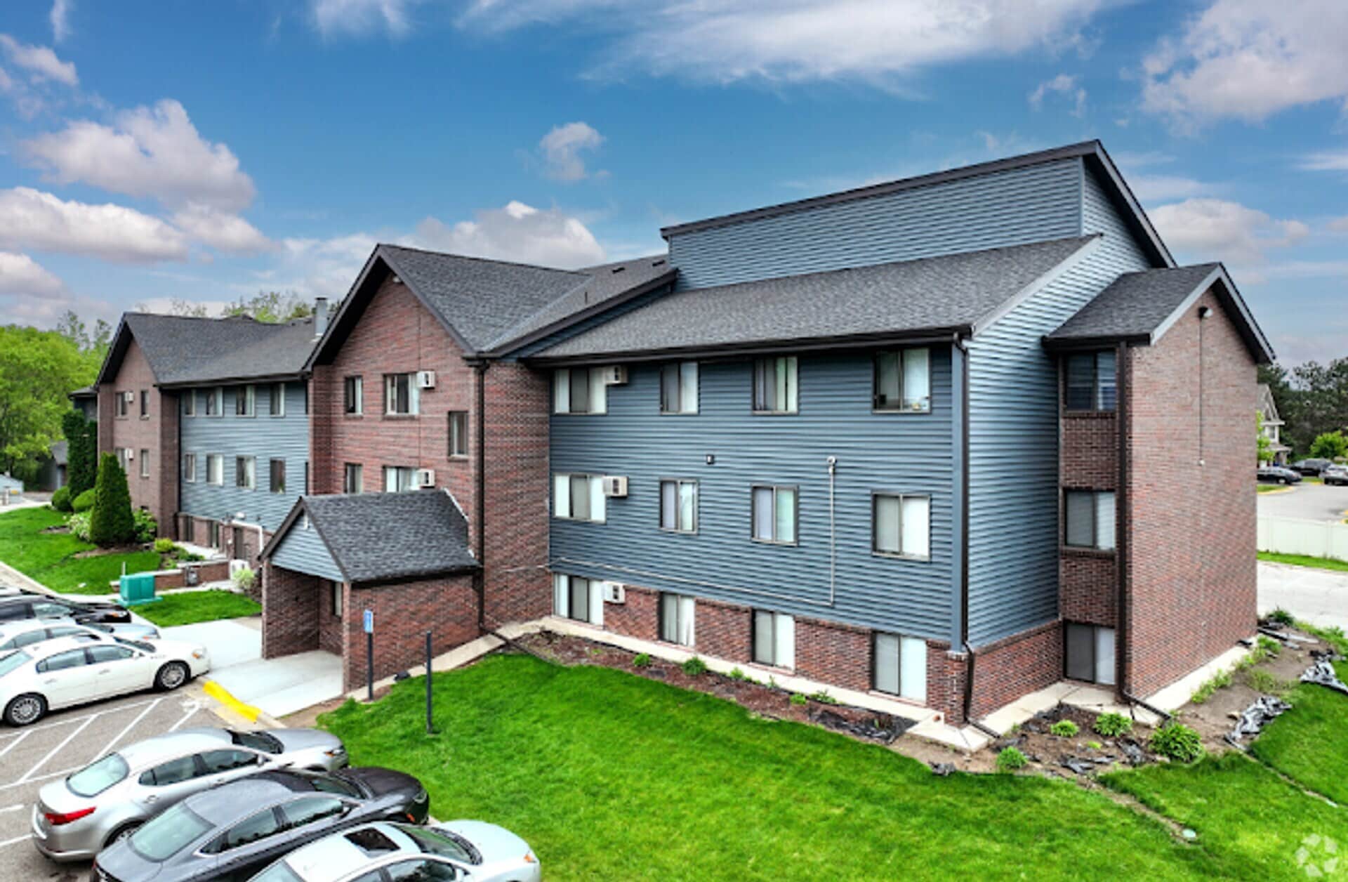 8213 College Trl, Inver Grove Heights, MN for sale Building Photo- Image 1 of 10