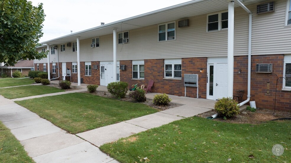 2330 S Walden Ave, Appleton, WI à vendre - Photo du bâtiment - Image 3 de 3