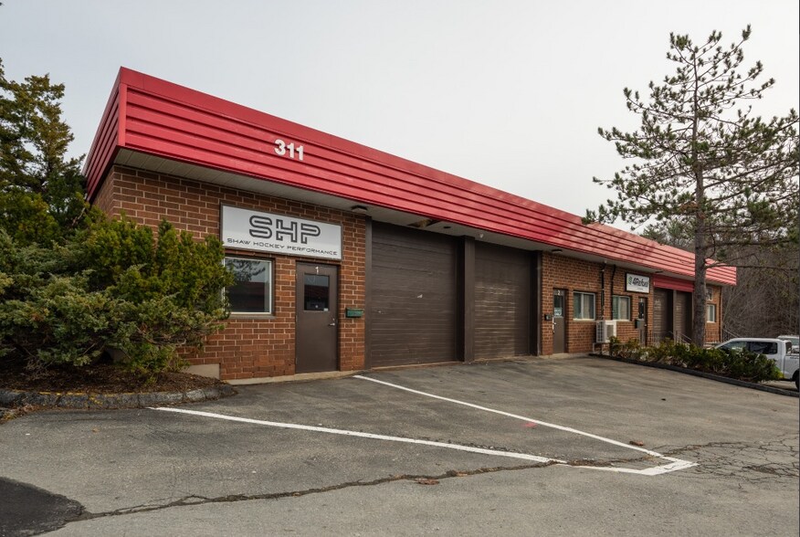 325 Rocky Lake Dr, Bedford, NS à louer - Photo du bâtiment - Image 2 de 2