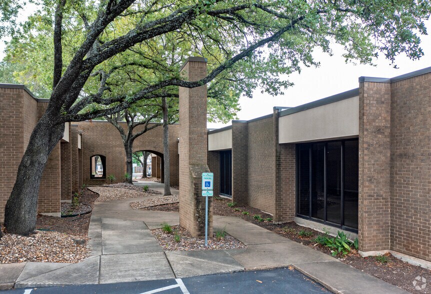 8900 Shoal Creek Blvd, Austin, TX à louer - Photo du bâtiment - Image 3 de 6