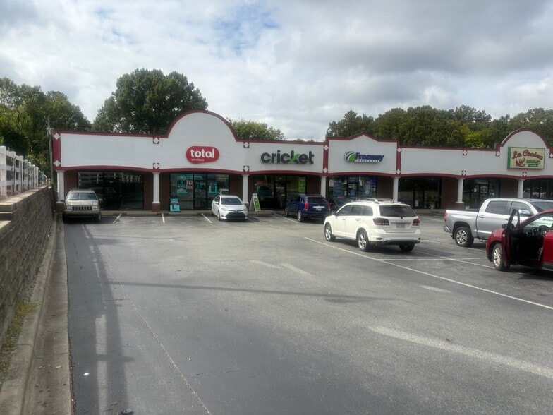 1701-1721 N Church St, Burlington, NC for lease - Building Photo - Image 2 of 6