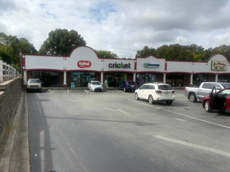 1701-1721 N Church St, Burlington, NC à louer - Photo du bâtiment - Image 2 de 6