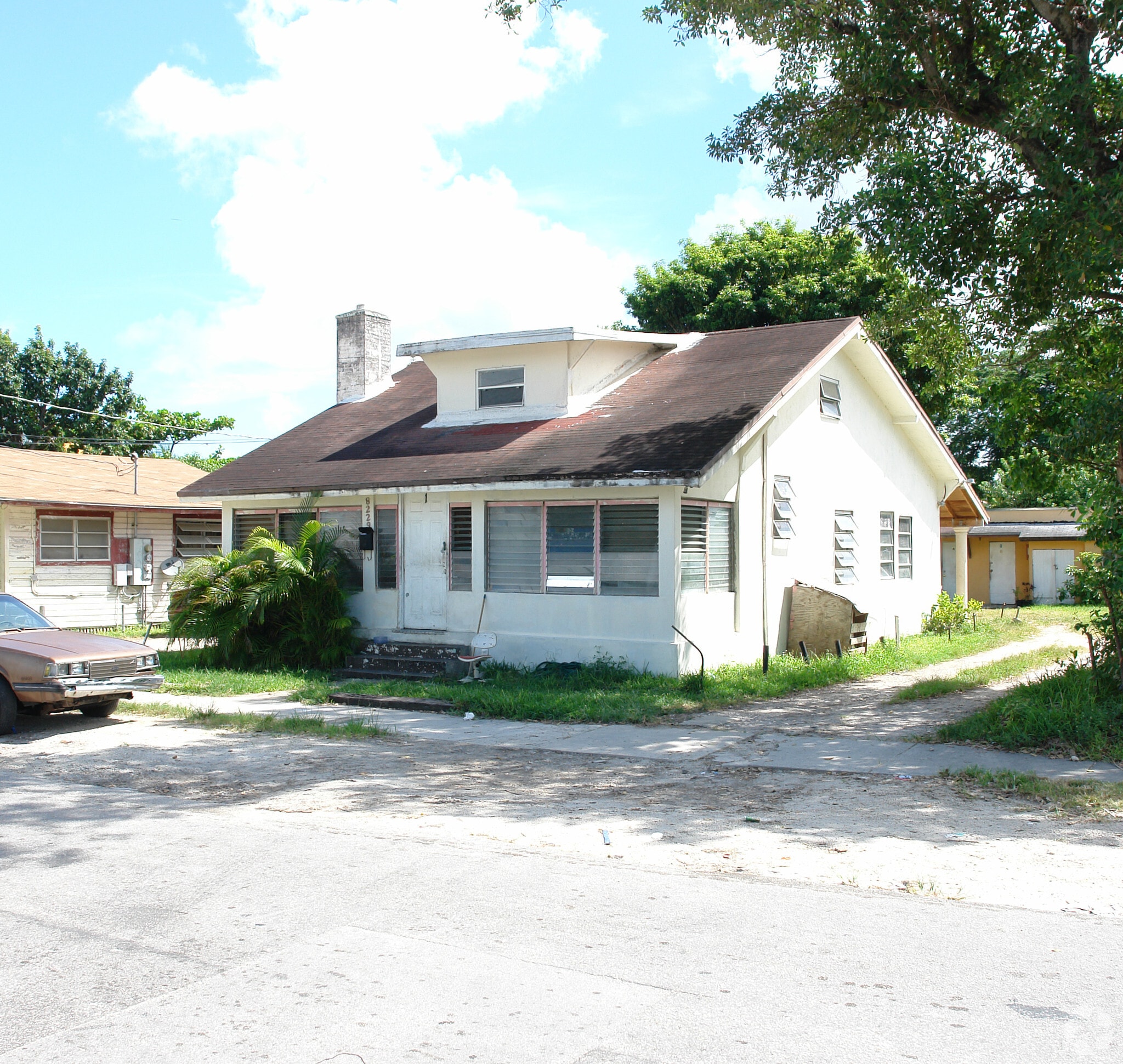 8229 NE 1st Ave, Miami, FL for sale Primary Photo- Image 1 of 3