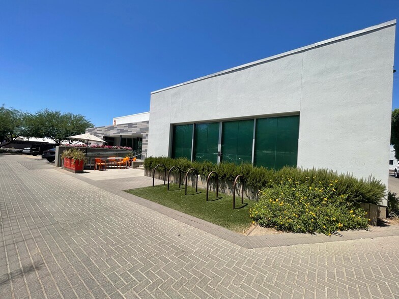 3802 E Indian School Rd, Phoenix, AZ à louer - Photo du bâtiment - Image 2 de 6