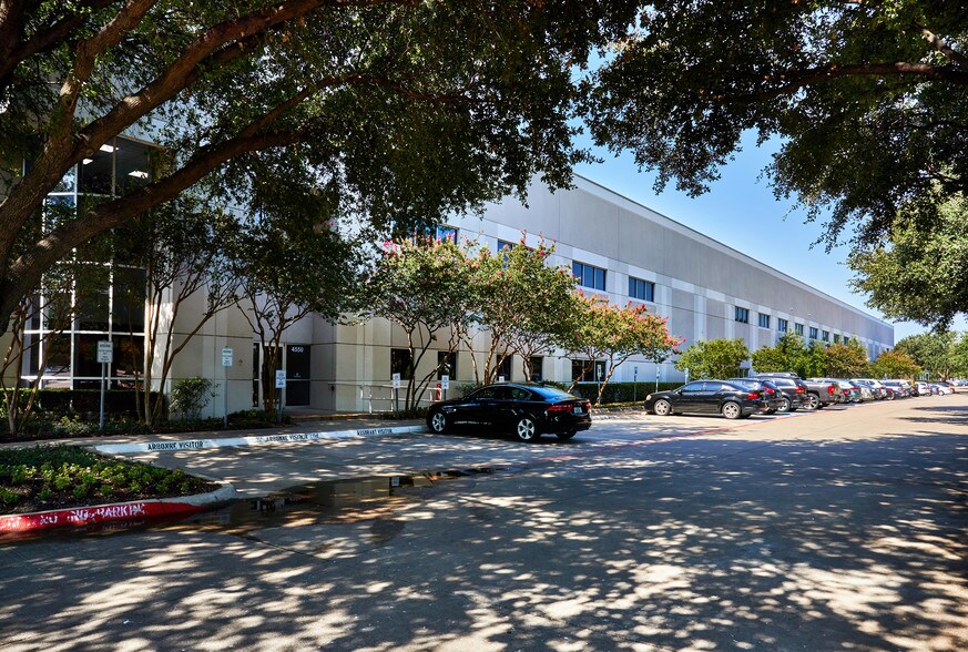 4550 Excel Pky, Addison, TX à louer - Photo du bâtiment - Image 1 de 10