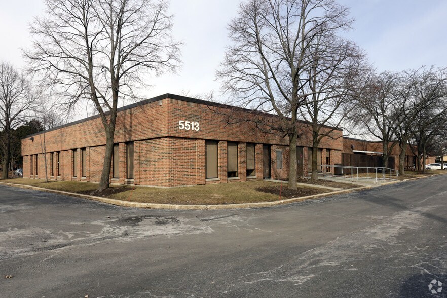 5513 N Cumberland Ave, Chicago, IL à vendre - Photo du bâtiment - Image 3 de 10