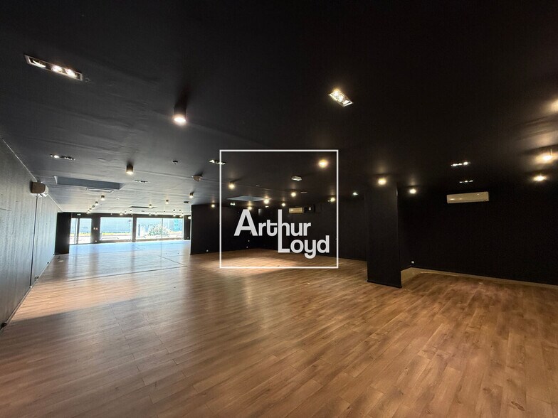 Retail in Portet-sur-Garonne for lease - Interior Photo - Image 3 of 10