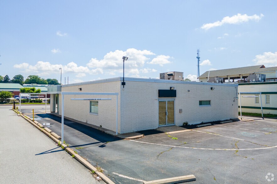 824 N Lansdowne Ave, Drexel Hill, PA à vendre - Photo du bâtiment - Image 2 de 6