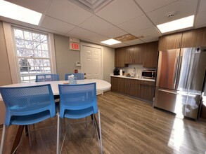 16 Long Sands Rd, York, ME for lease Interior Photo- Image 2 of 25