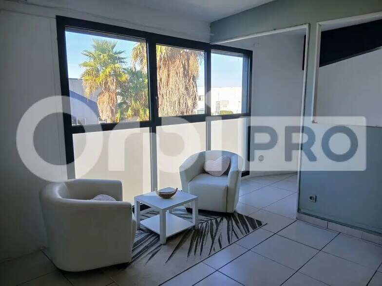 Office in Mauguio for lease - Interior Photo - Image 2 of 5