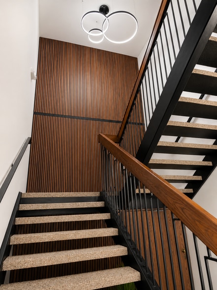 2310 E Ponderosa Dr, Camarillo, CA à louer - Photo du bâtiment - Image 3 de 6