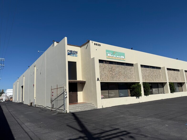 8929 Oso Ave, Chatsworth, CA à louer - Photo du bâtiment - Image 2 de 19