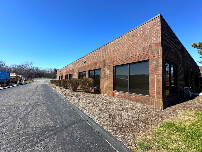 7691-7695 Poe Ave, Dayton, OH à louer - Photo du bâtiment - Image 3 de 6