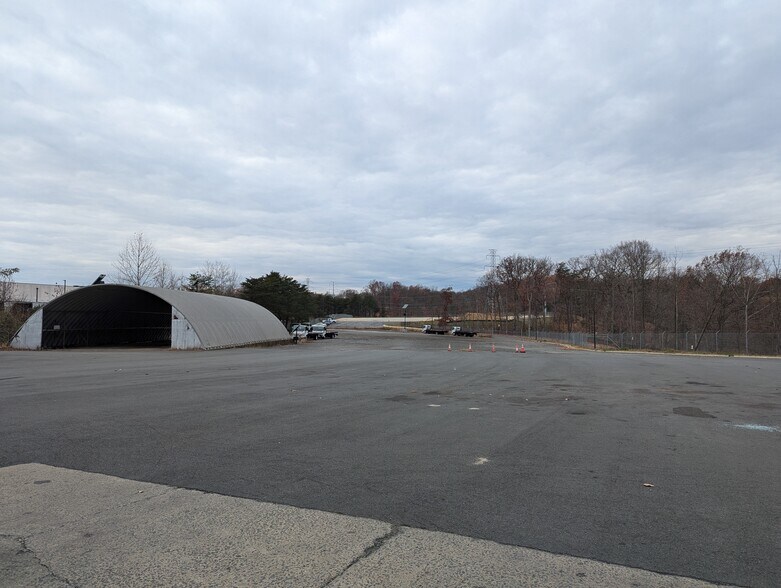 8100 Alban Rd, Springfield, VA à louer - Photo du bâtiment - Image 3 de 13