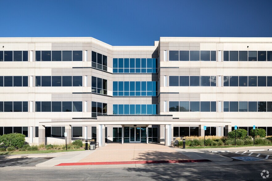 9780 Mt Pyramid Ct, Englewood, CO à louer - Photo du bâtiment - Image 2 de 3