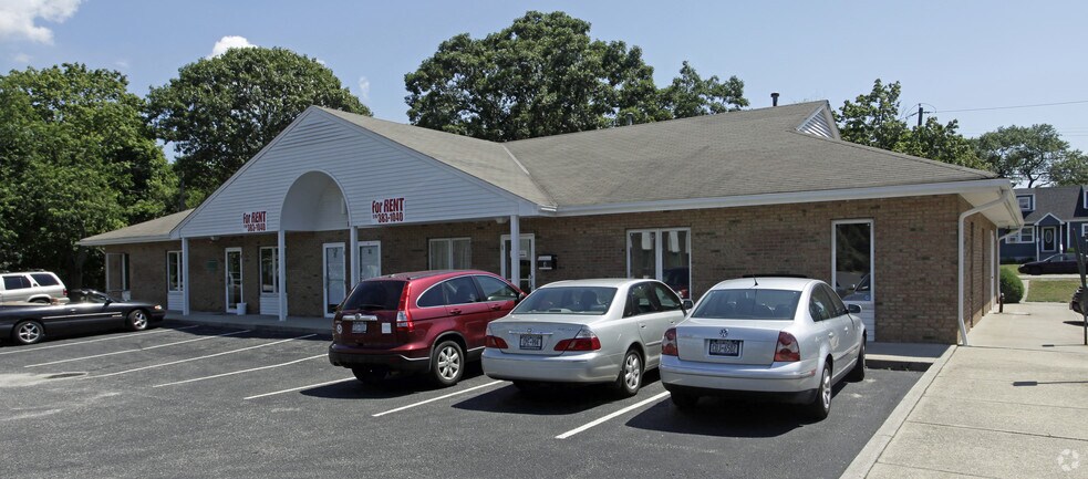 100 Austin Plz, Patchogue, NY à louer - Photo du bâtiment - Image 2 de 12