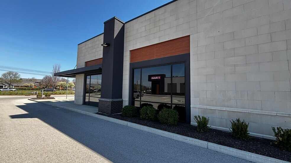 4825 E 82nd St, Indianapolis, IN à louer - Photo du bâtiment - Image 2 de 13