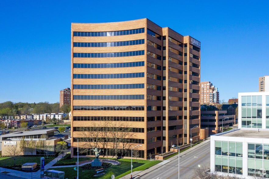 4900 Main St, Kansas City, MO for lease - Building Photo - Image 3 of 33