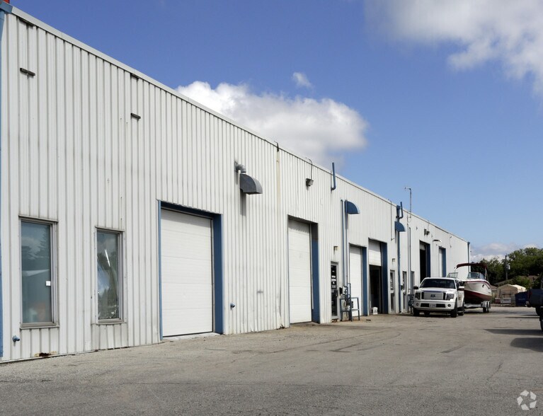 28 Currie St, Barrie, ON à louer - Photo du bâtiment - Image 3 de 5