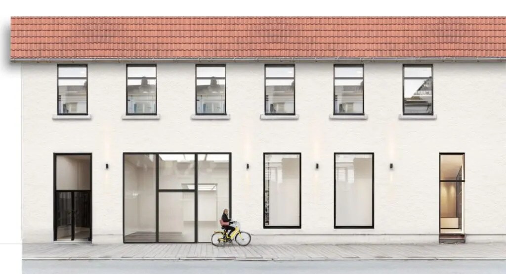 Retail in Lyon for lease Building Photo- Image 1 of 2