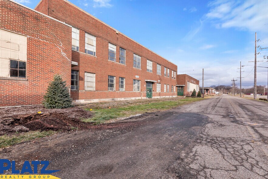 408 Dana St, Warren, OH à louer - Photo du bâtiment - Image 2 de 13