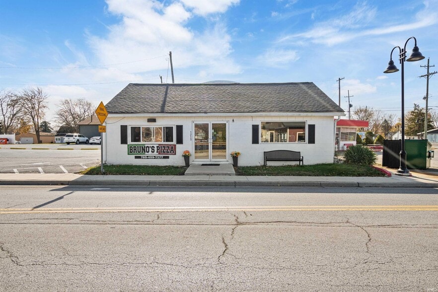 1215 W Jefferson St, Kokomo, IN à vendre - Photo du bâtiment - Image 2 de 20
