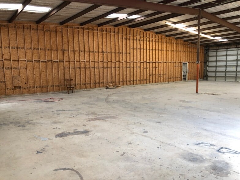 124 Industrial Dr, Boerne, TX for lease - Building Photo - Image 3 of 18