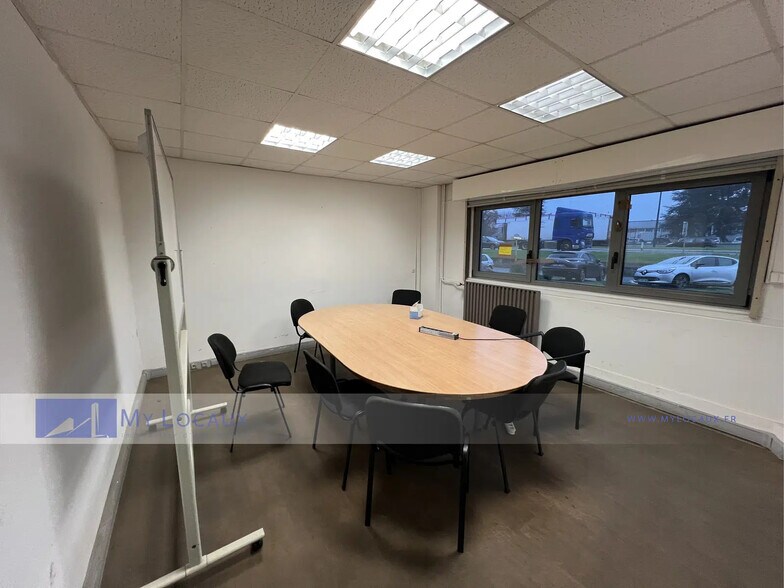 Flex dans SAINT-OUEN-L'AUMONE à louer - Photo du bâtiment - Image 2 de 8