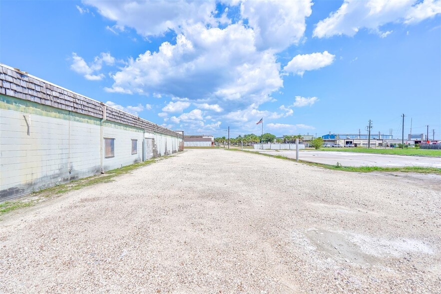 101 W 4th St, Freeport, TX for sale - Building Photo - Image 2 of 28