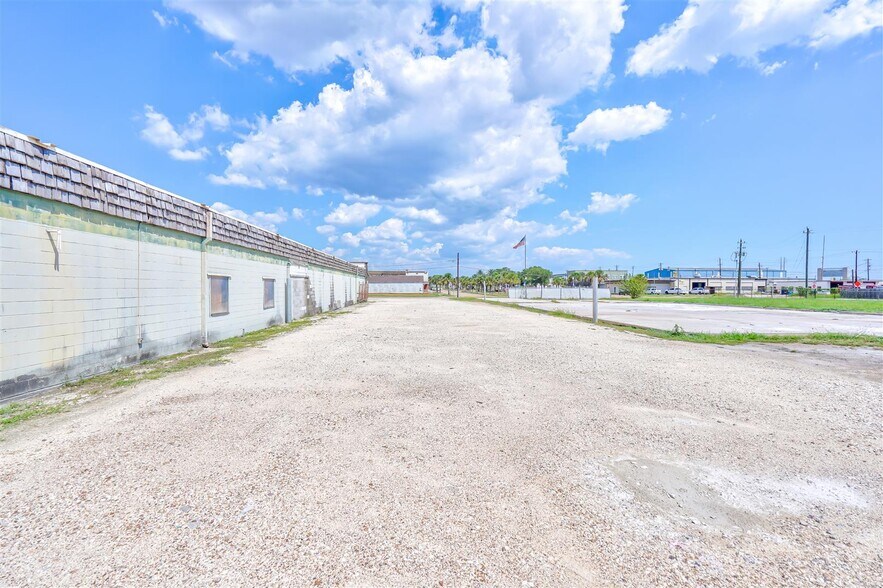 101 W 4th St, Freeport, TX à vendre - Photo du bâtiment - Image 2 de 28