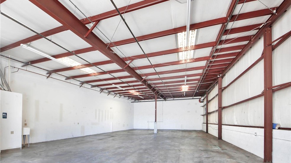 6557 Garden Rd, Riviera Beach, FL for lease - Interior Photo - Image 3 of 22