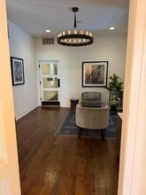 3337 N Southport Ave, Chicago, IL à louer Photo intérieure- Image 1 de 7