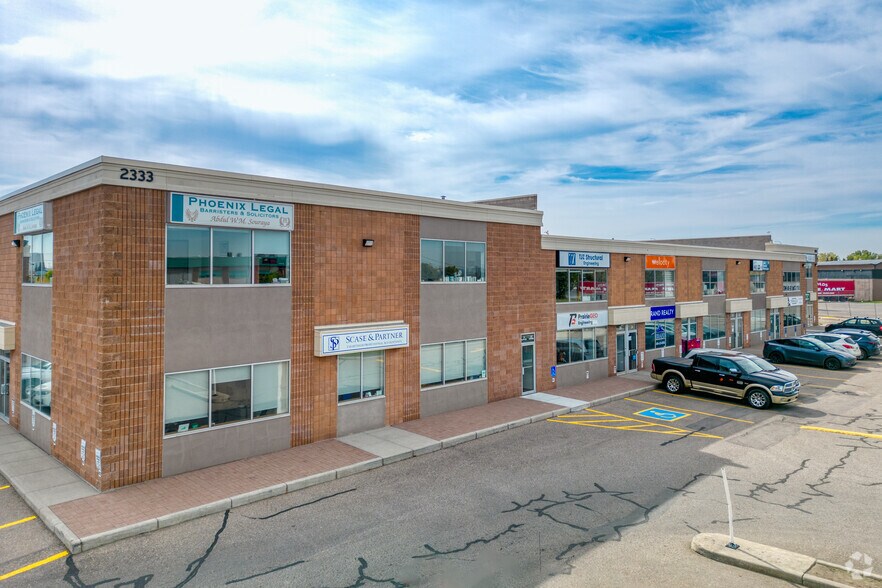 2333 18th Ave NE, Calgary, AB à vendre - Photo principale - Image 1 de 1